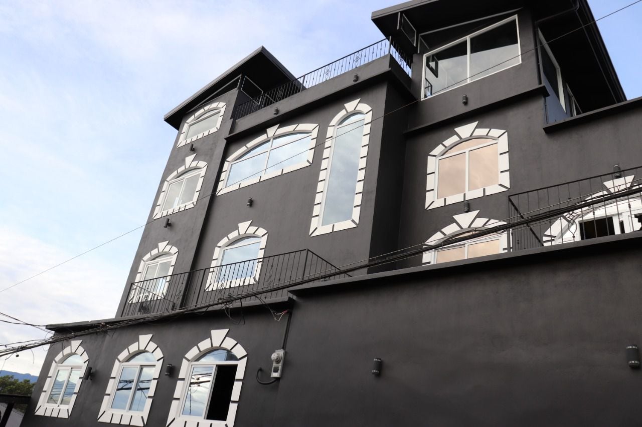 Dennis Cabrera, alias Manzanita, levantó en nueve meses una casa de cinco pisos en la ciudadela León XIII, en Tibás. Foto: OIJ para LN