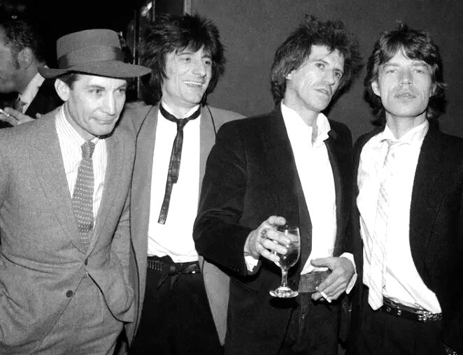 Charlie Watts, Ron Wood, Keith Richards y Mick Jagger en una fiesta en Nueva York, el 18 de enero de 1983. 