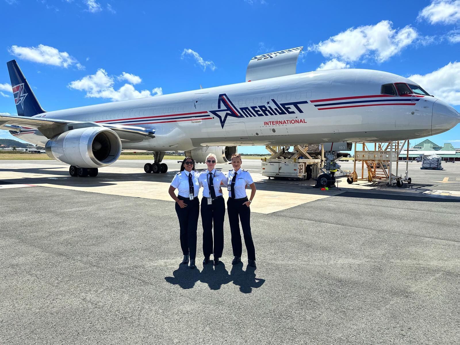 Con la aerolínea Amerijet, Andrea hizo sus primeras rutas largas internacionales en aviones como los Boeing 757 y Boeing 767.