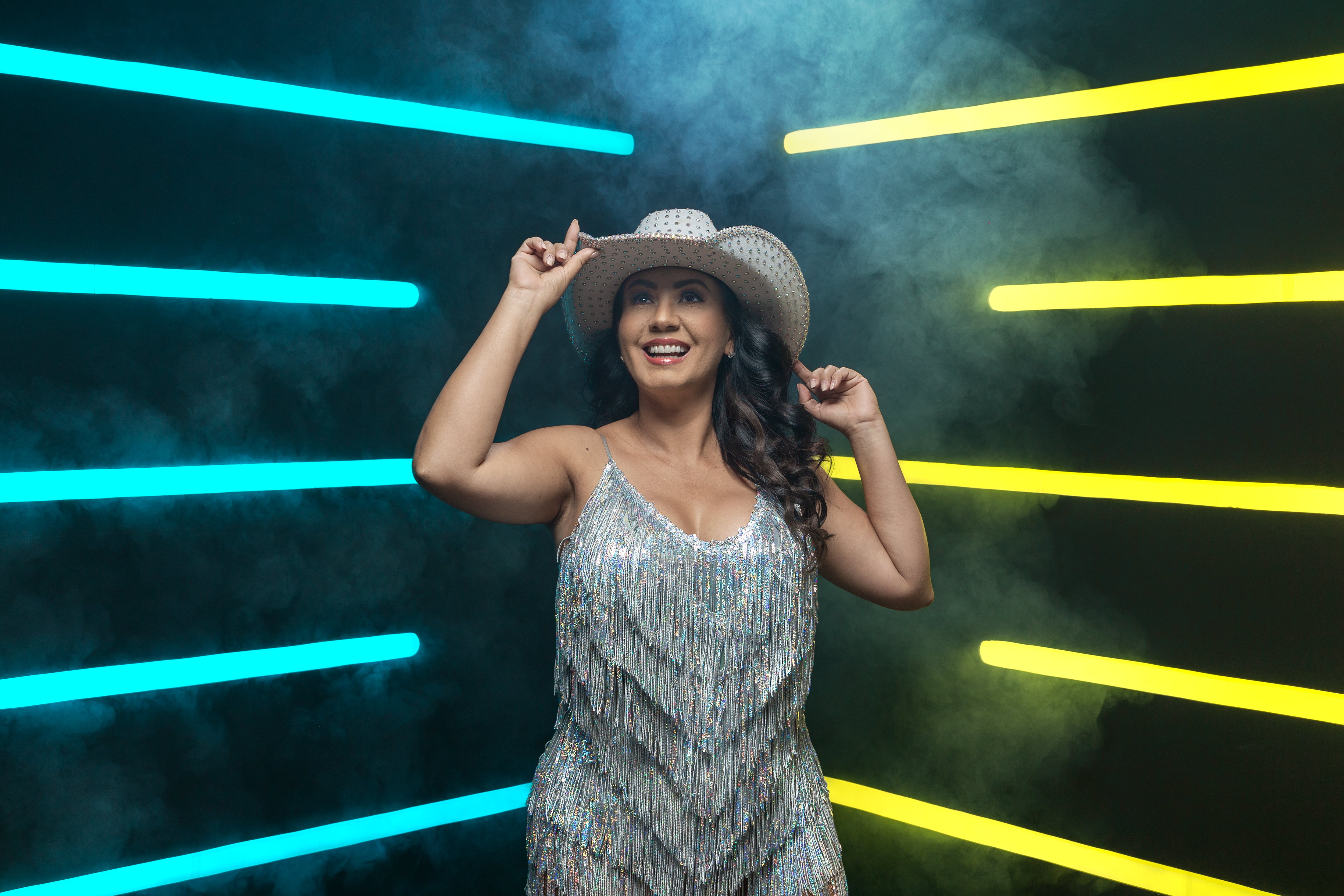 En la final de 'Tucara me suena', la cantante Elena Umaña se transformará en Cristina Aguilera para intentar convencer al público de que merece ser la ganadora de esta temporada. 
