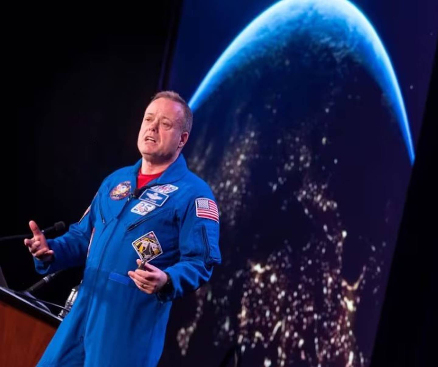 Ronald Garan estuvo en el espacio exterior y ahora cuenta su experiencia a través de charlas.
