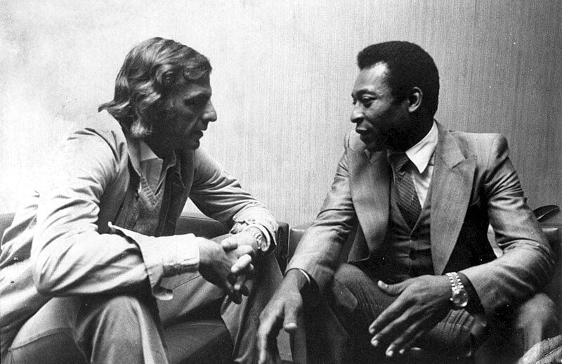 Menotti formó parte del Santos de Pelé durante tres meses en 1968. Su breve paso se dio a pedido de 'O' Rei' luego de un amistoso en el que se enfrentaron un año antes. Foto: Wikimedia Commons