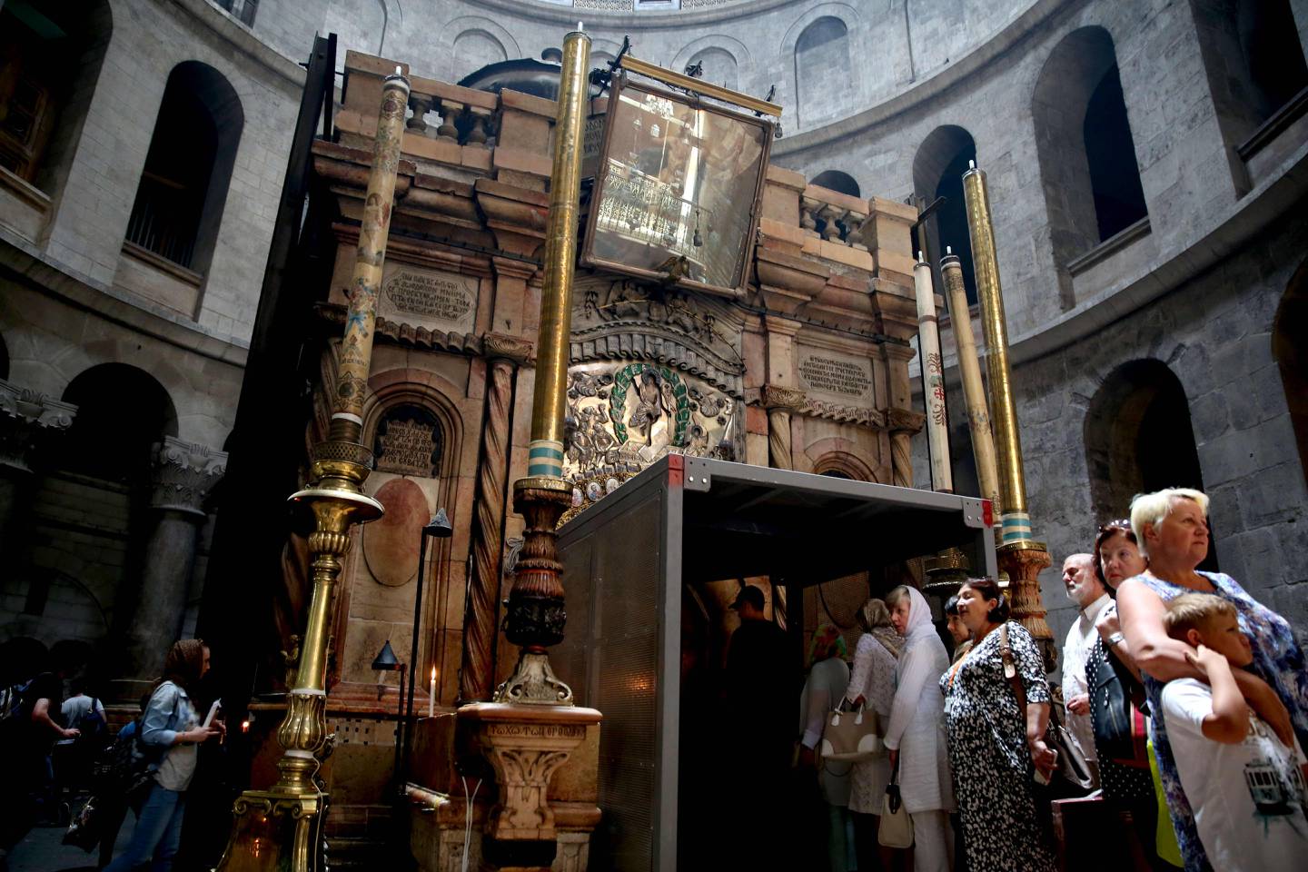 Место захоронения Иисуса Христа в храме гроба Господня в Иерусалиме