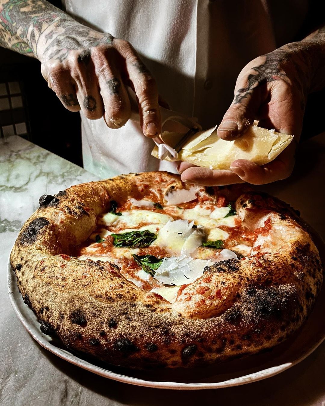 Anthony Mangieri, propietario de 'Una Pizza Napoletana', sigue fielmente la receta original de masa que ha cautivado a los amantes de la pizza desde los años 90.