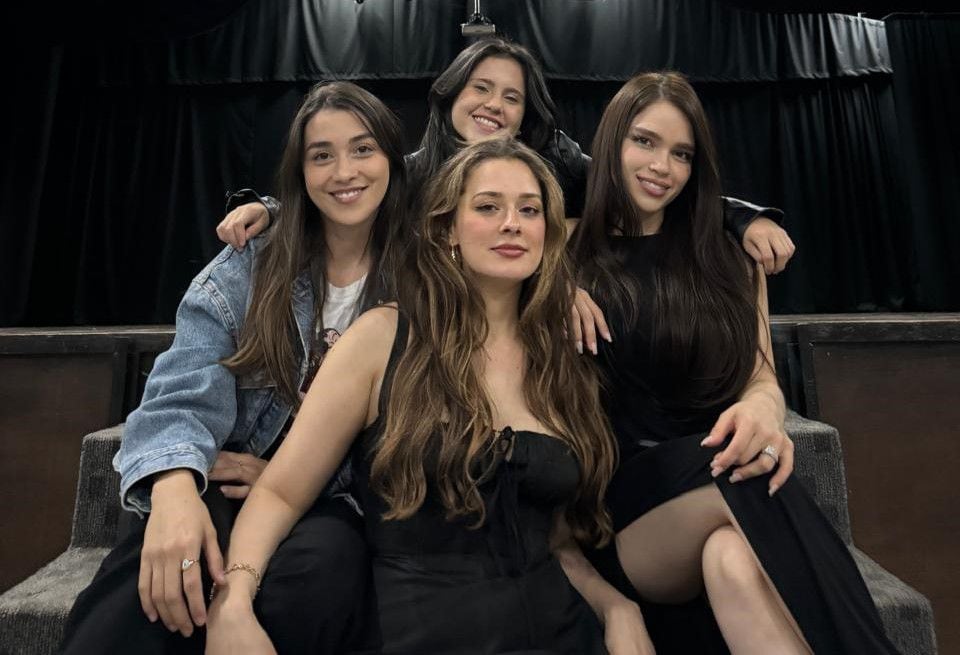 Sharon Abarca (izquierda), Jimena Bermúdez (atrás), Mila Navarro (adelante) y Priscilla Díaz (derecha) se dividirán las canciones del concierto de la Orquesta Filarmónica sobre Taylor Swift. 