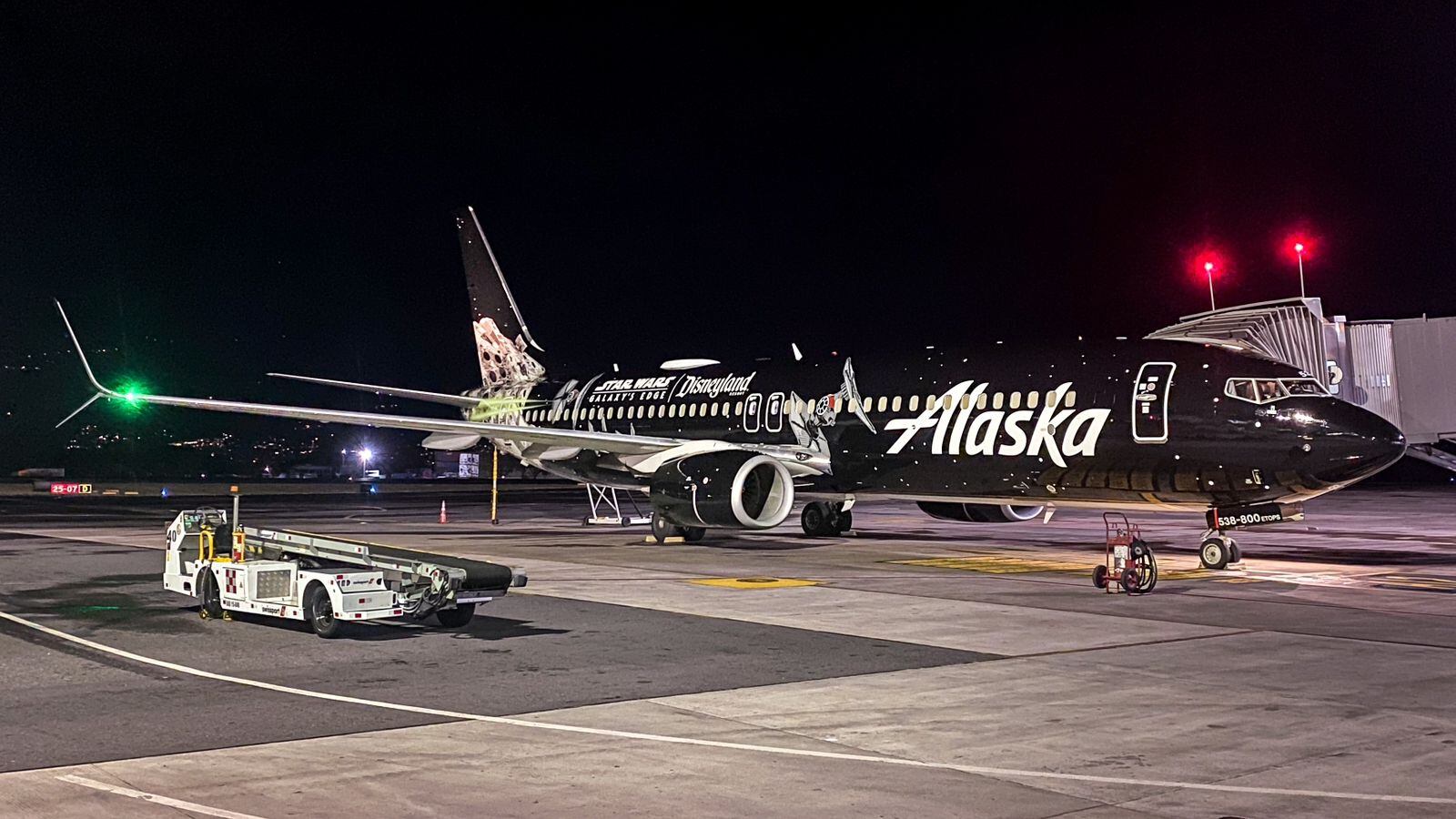 El avión de Alaska Airlines, decorado con la temática de Star Wars, aterrizó el martes 17 de enero en el Aeropuerto Internacional Juan Santamaría. 