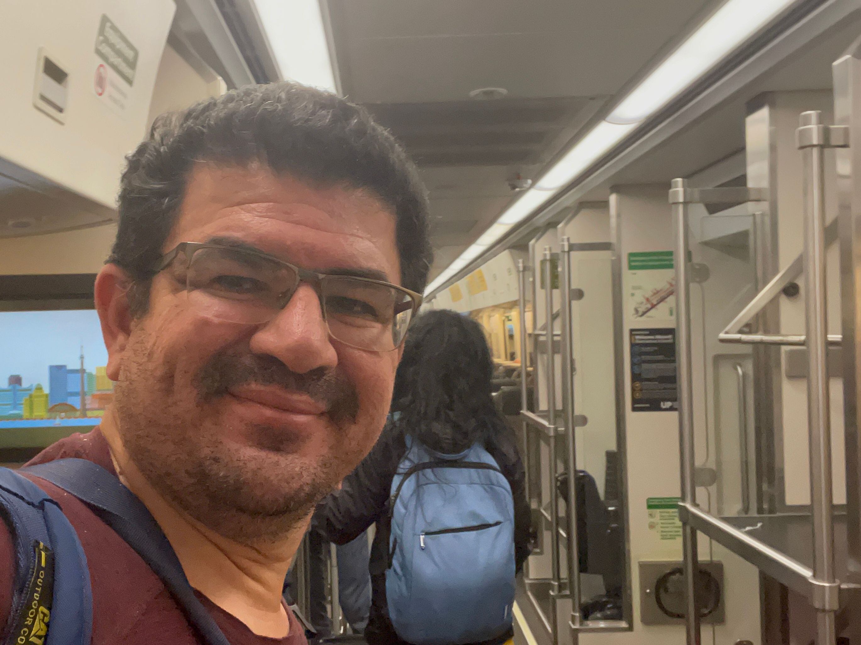 Jairo Villegas S. en el tren UP Express entre el aeropuerto y la ciudad de Toronto.