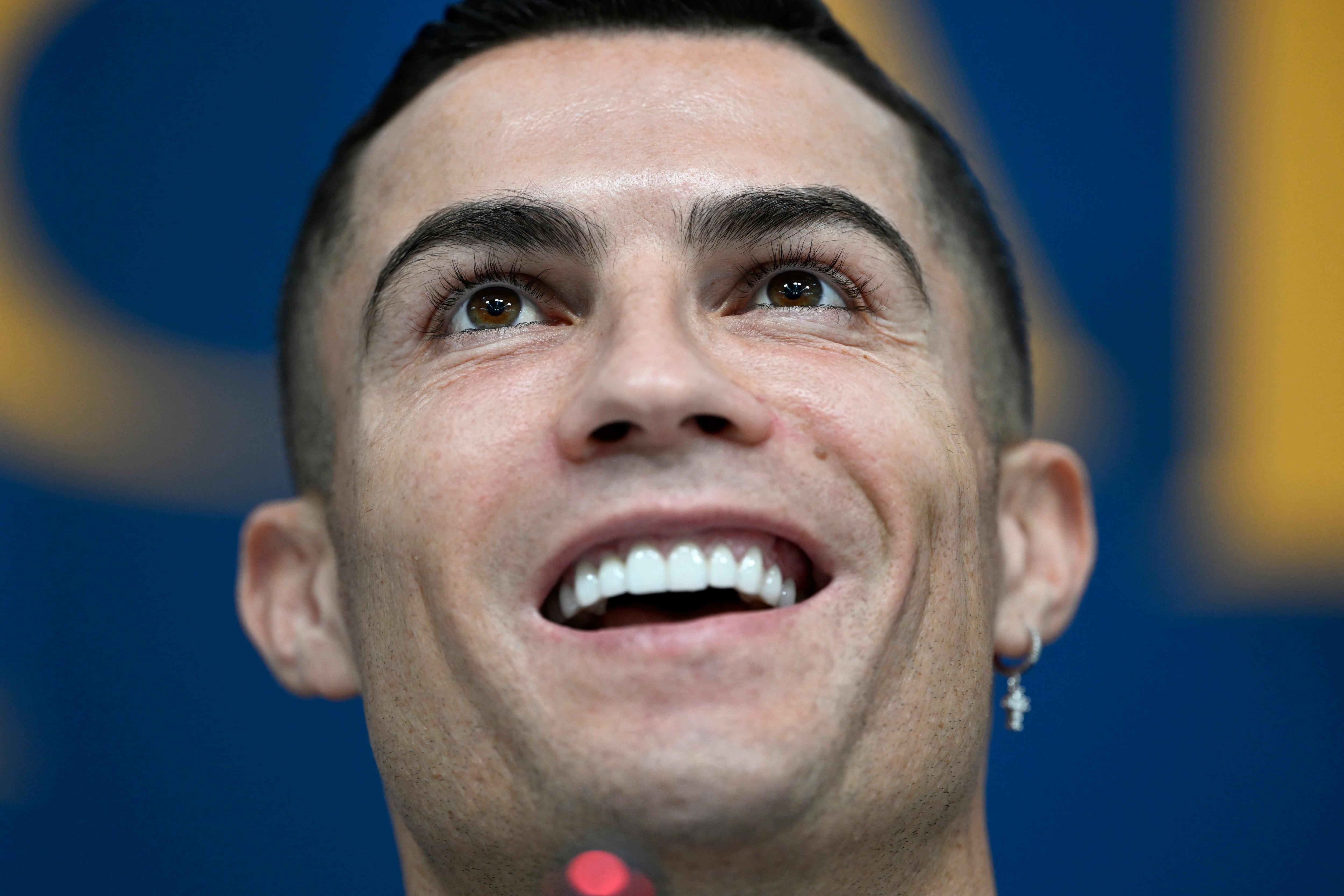 Cristiano Ronaldo ha generado especulaciones sobre cirugías estéticas, incluyendo posibles aplicaciones de bótox, según especialistas.
