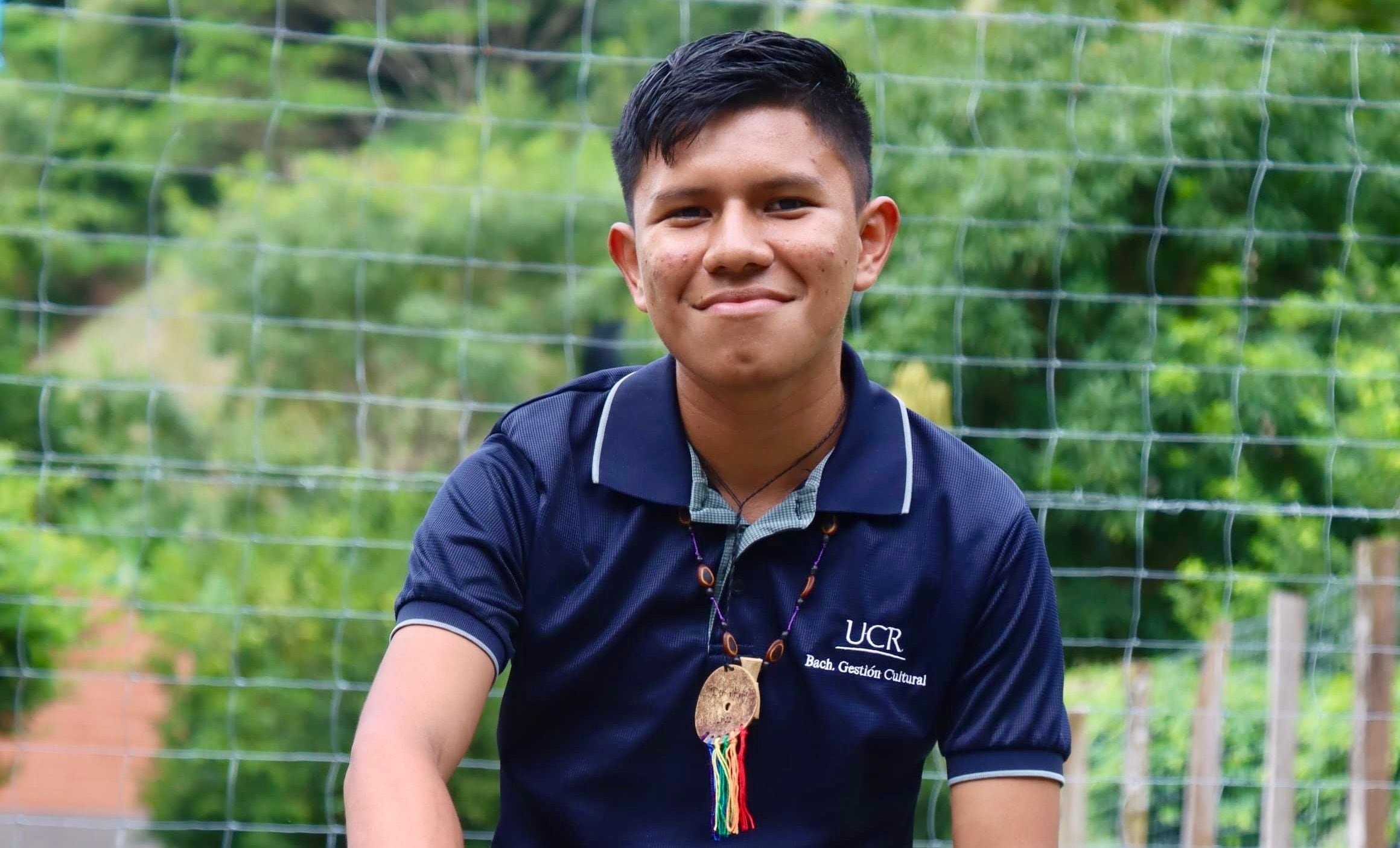 Joven indígena es el primero de su familia en ir a la ‘U’: ‘Siempre tuvieron fe en mí'