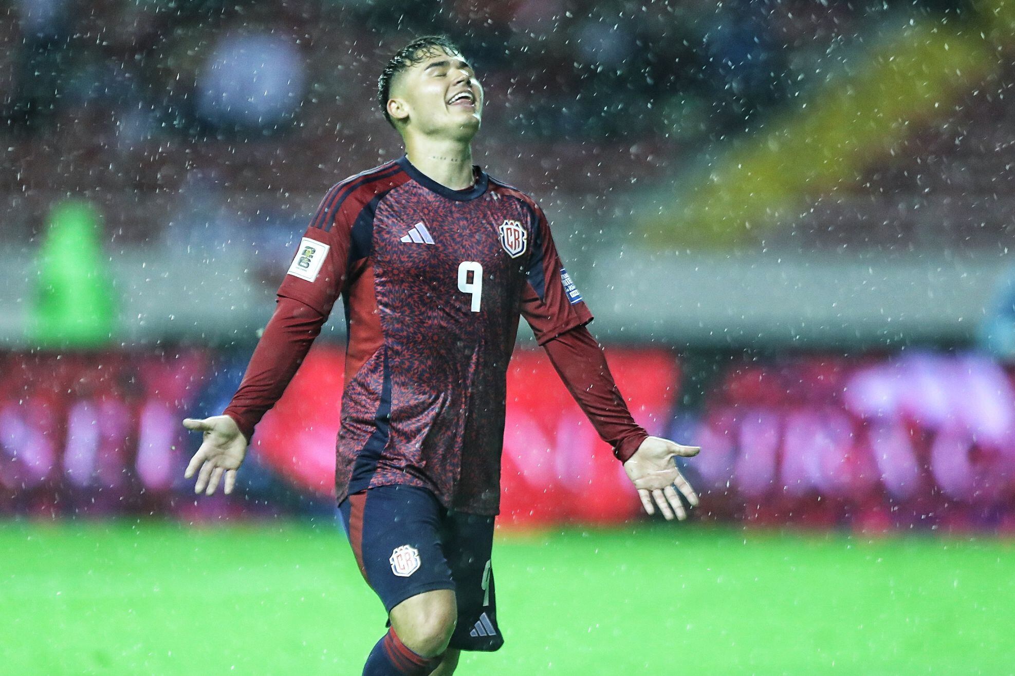 Manfred Ugalde se esforzó en la ofensiva de la Selección de Costa Rica. Aquí lamentó una opción que no pudo concretar.
