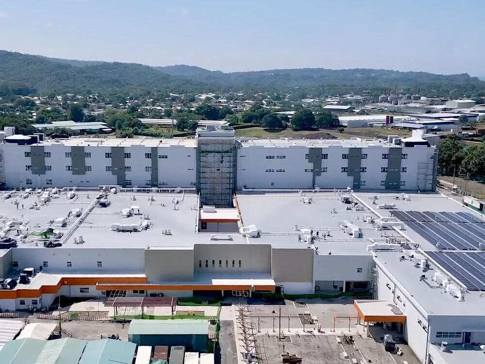 Vista aérea del nuevo Hospital Monseñor Sanabria, de Puntarenas. correspondiente a abril anterior. Está ubicado en un terreno de 150.000 metros cuadrados, en Barranca.