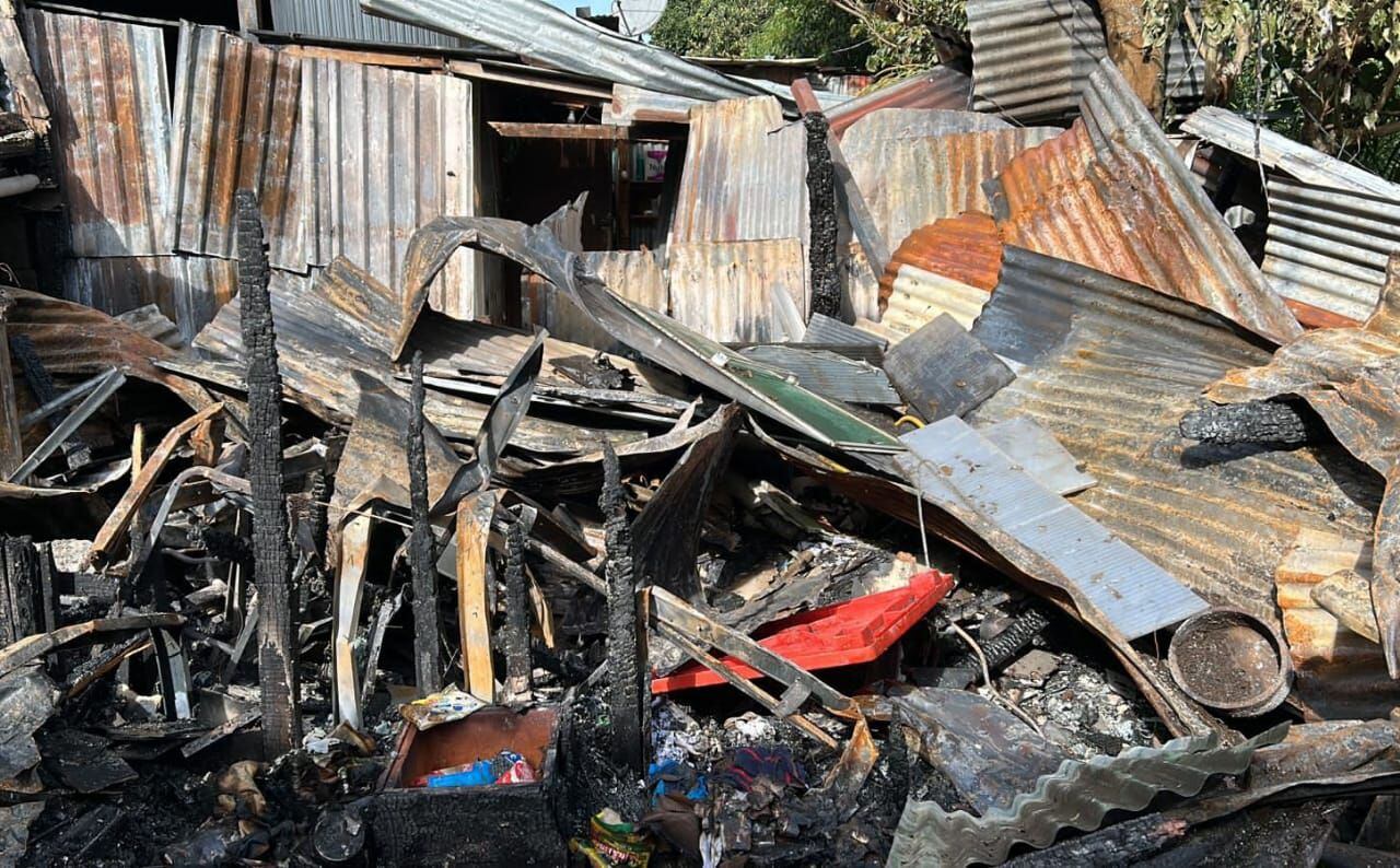 En total, 25 personas se quedaron sin casa por un incendio en La Unión, Cartago. 