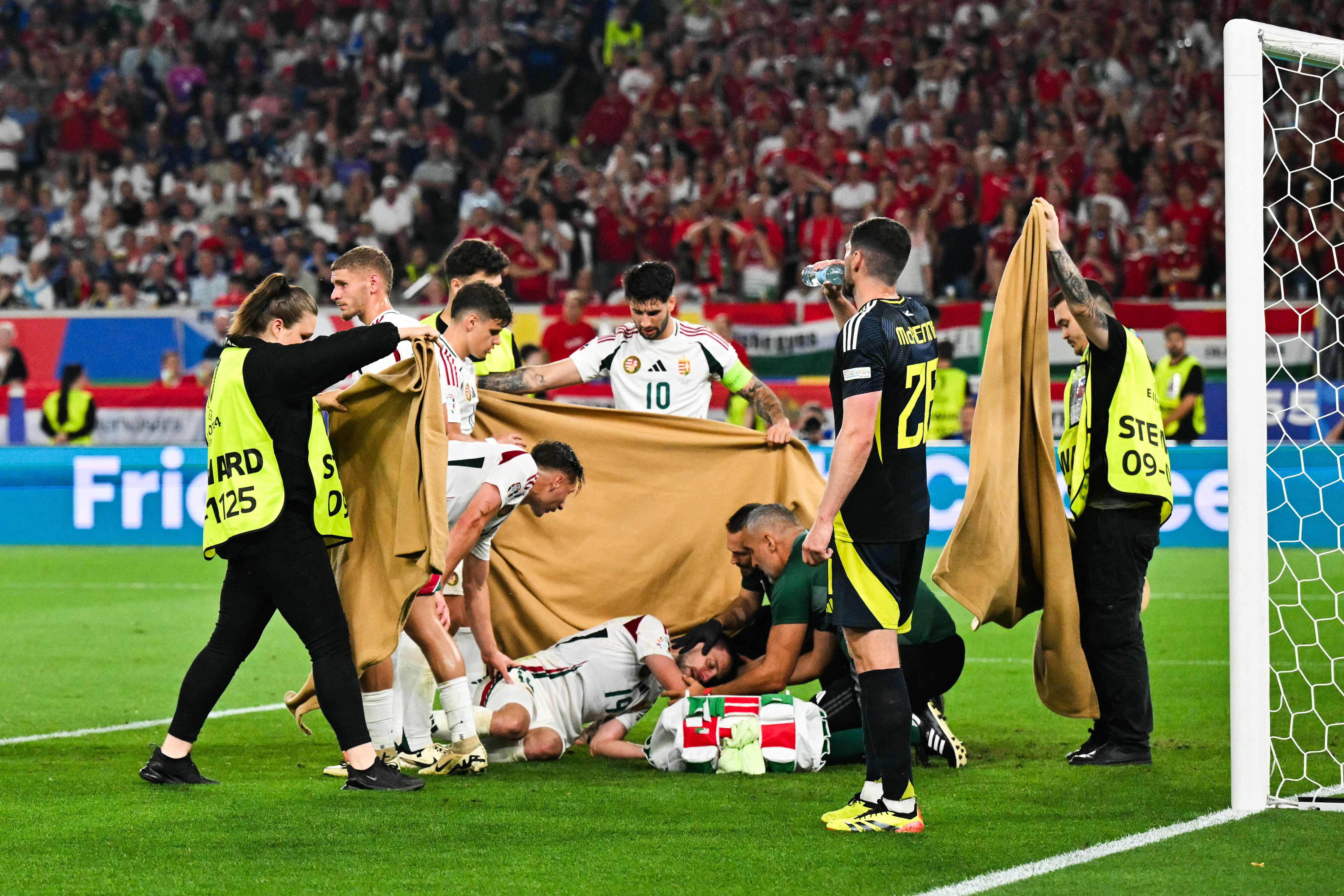 Jugador que convulsionó en la Eurocopa fue operado tras fracturarse varios huesos de la cara
