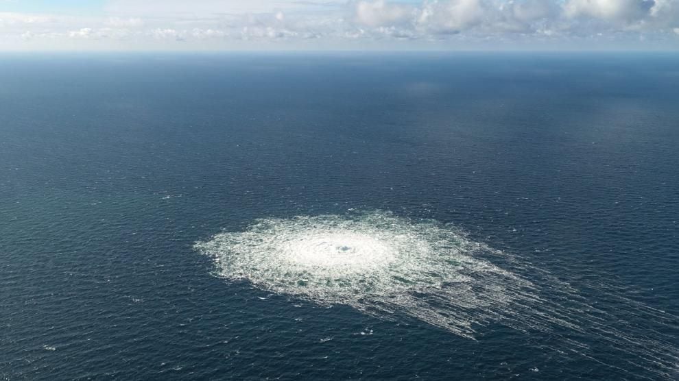Las tres grandes fugas identificadas desde el lunes cerca de la isla danesa de Bornholm son visibles desde la superficie. 