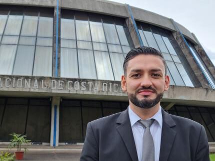 Para asumir la tarea en el Ministerio de Cultura, Set Durán dejó temporalmente su cargo como jefe de la Unidad de Gestión Documento y Archivo en el Poder Judicial de Costa Rica.