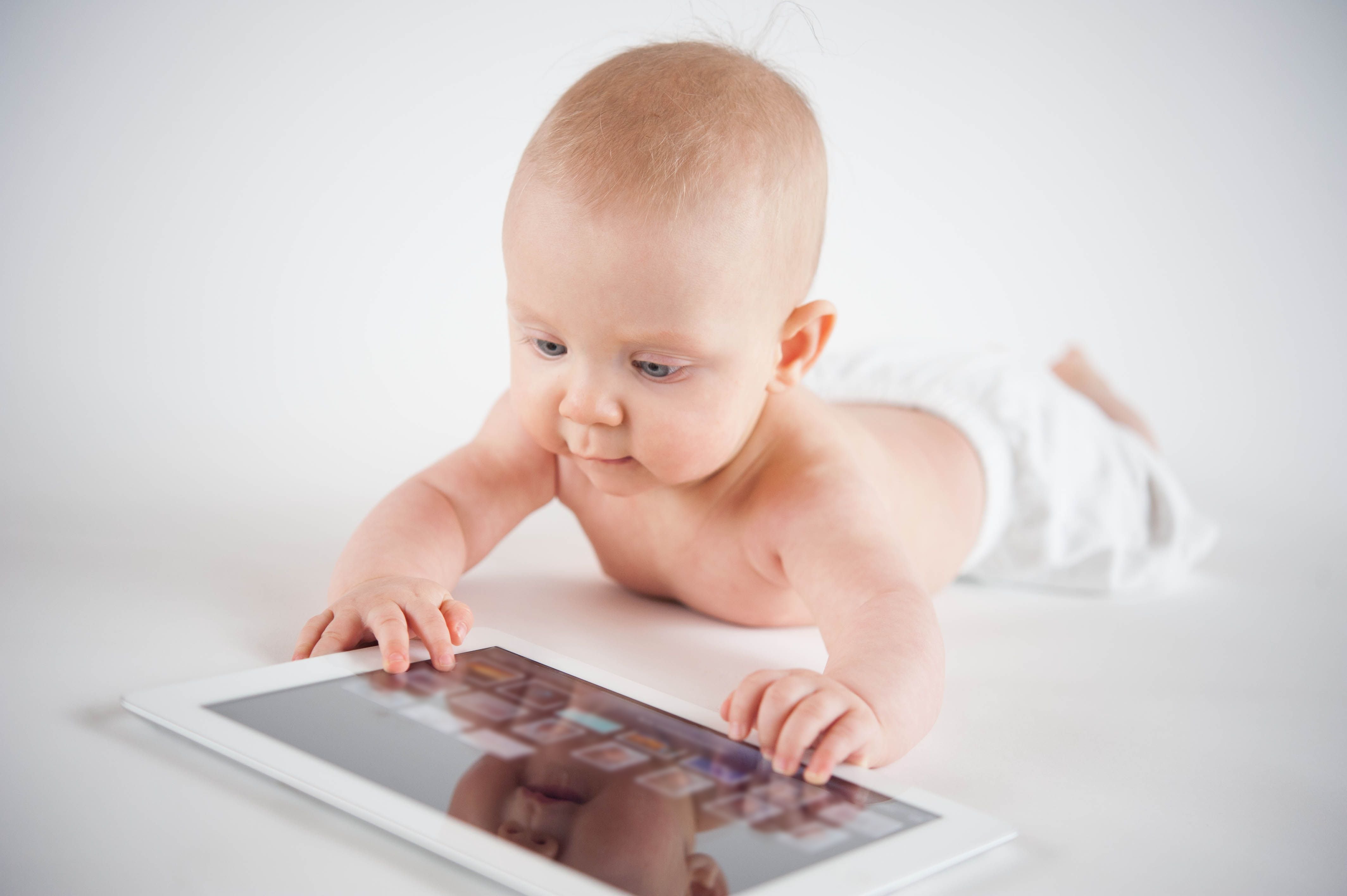 Entre más pequeño sea el niño, los padres deberían asegurarse que utilice las pantallas en la menor cantidad de tiempo posible, para que no desarrolle enfermedades o una adicción.