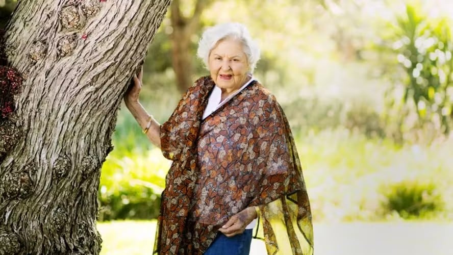 Empresaria de 102 años revela sus secretos de longevidad: hábitos saludables, dieta basada en plantas, actividad mental y social.