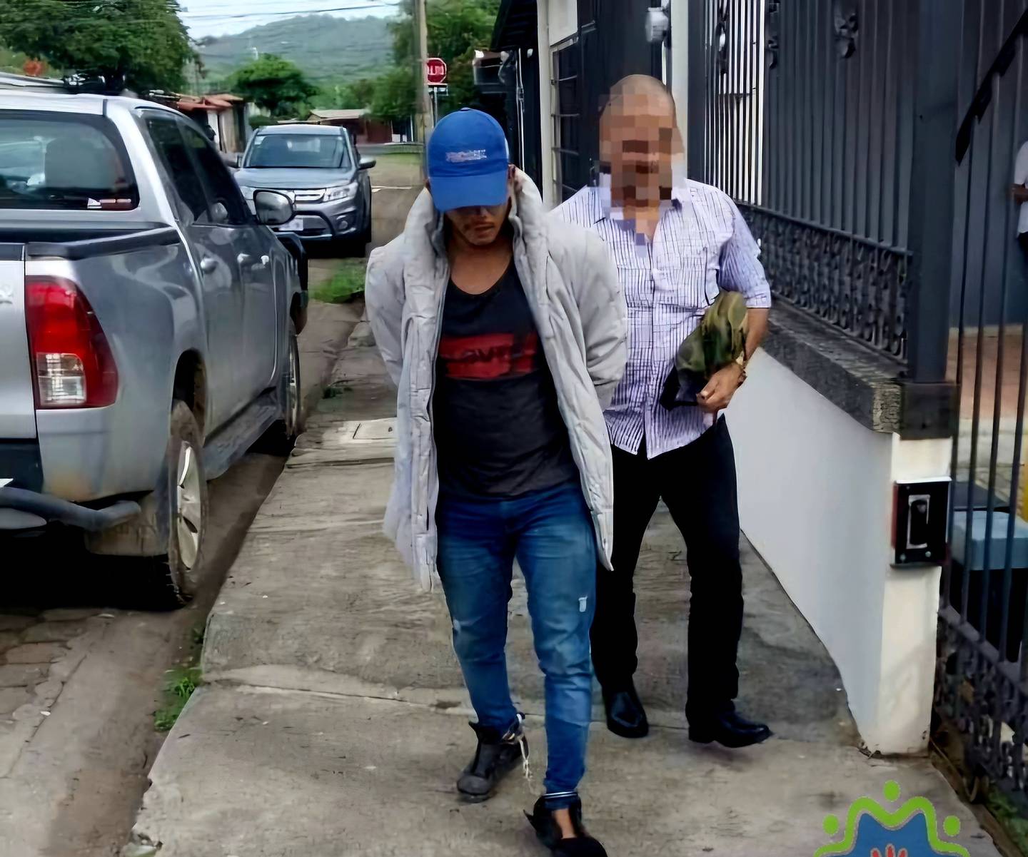 El sospechoso cayó en Cañas Guanacaste, donde la Fuerza Pública lo entregó al OIJ para las diligencias del caso. Foto: Cortesía Revista Guanacasteca.