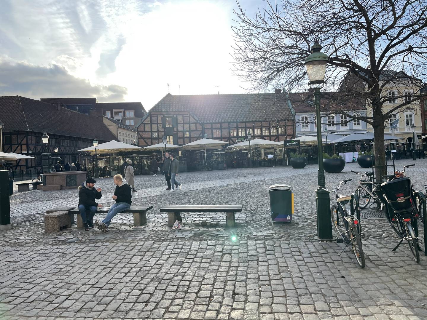 La plaza Lilla Torg es de las más hermosas de Mälmo, Suecia.