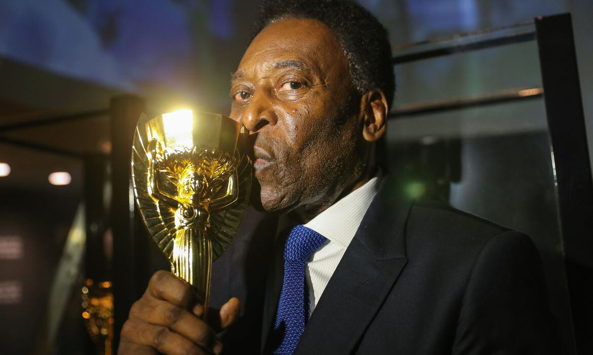 'Pelé', apodo del fallecido futbolista Edson Arantes do Nascimento, es usado coloquialmente en Brasil como sinónimo de extraordinario. 