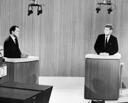 Richard Nixon y John F. Kennedy protagonizaron el primer debate presidencial televisado en la historia política de Estados Unidos. Foto: AFP