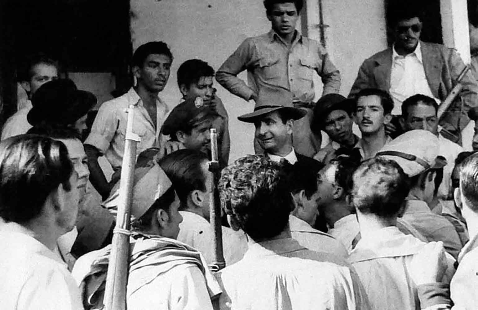 José Figueres Ferrer y varios combatientes después de tomar el control del Bellavista, después del Cardonazo en 1949.