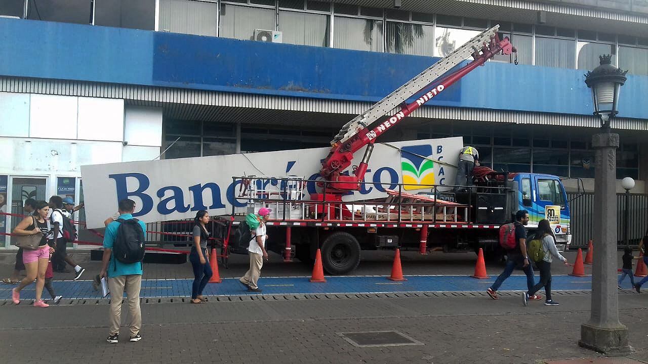 El 24 de octubre del 2018, un grupo de trabajadores retiraron el rótulo de Bancrédito en la sede del extinto banco público ubicado frente al Parque Central de San José. El 30 de noviembre de ese mismo año, la entidad cartaginesa cerró sus puertas definitivamente.