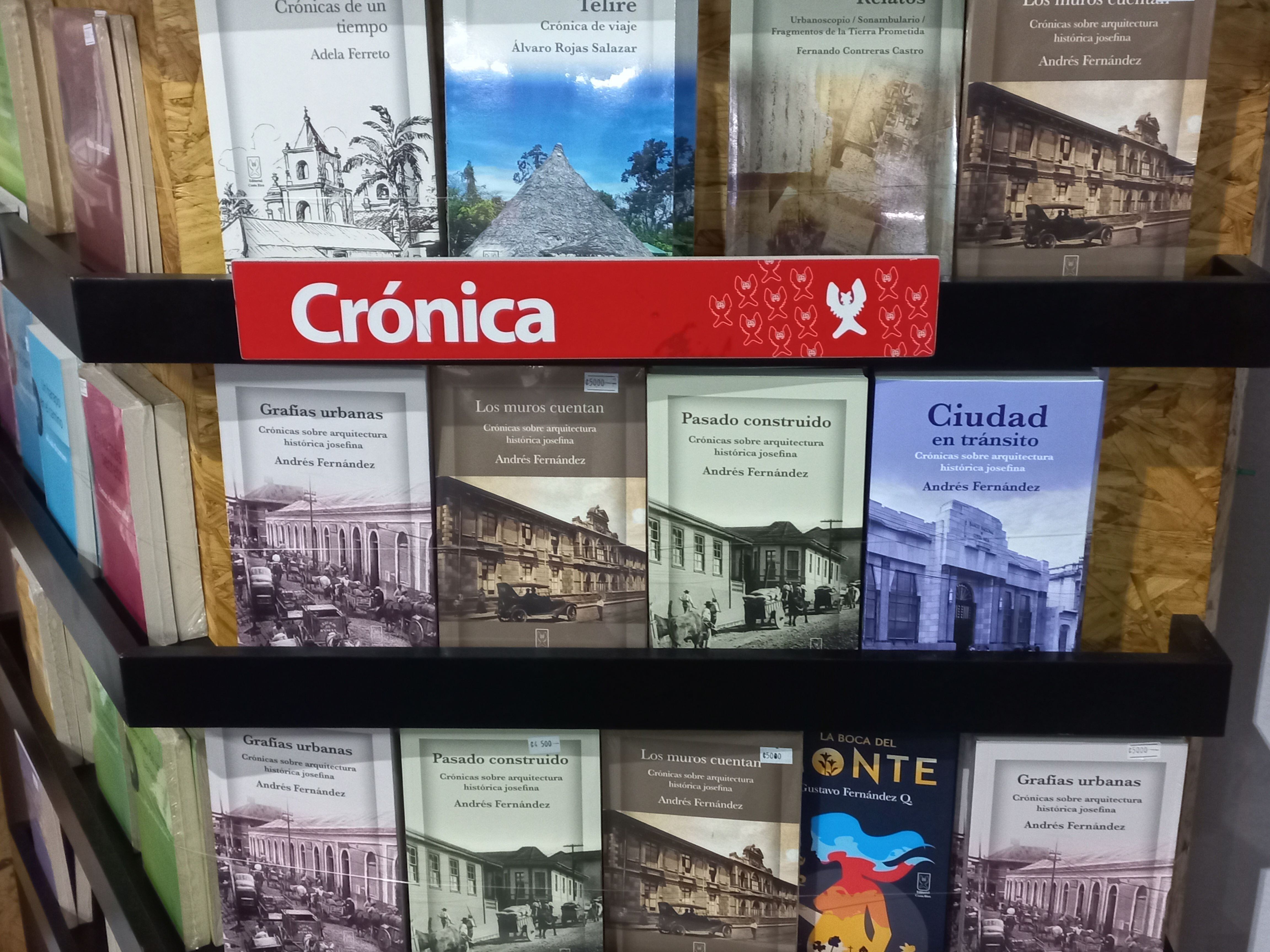 Estos son los cuatro libros de crónicas de Fernández: 'Grafías urbanas' (2019), 'Los muros cuentan' (2013), 'Pasado construido' (2016) y 'Ciudad en tránsito' (2023).