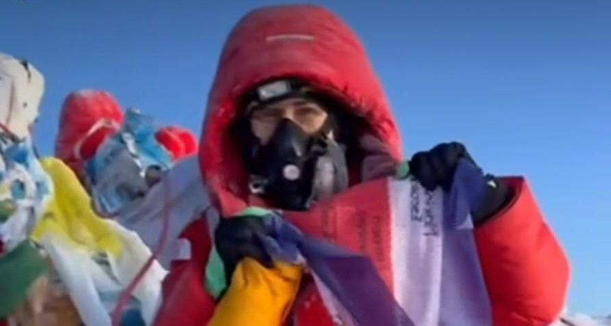 Primeras imágenes de Ligia Madrigal en la cumbre del monte Everest
