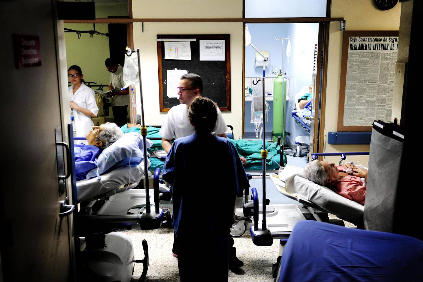 Anciano esperó ocho días sentado en una sala de emergencias de Costa Rica -  Primera Hora