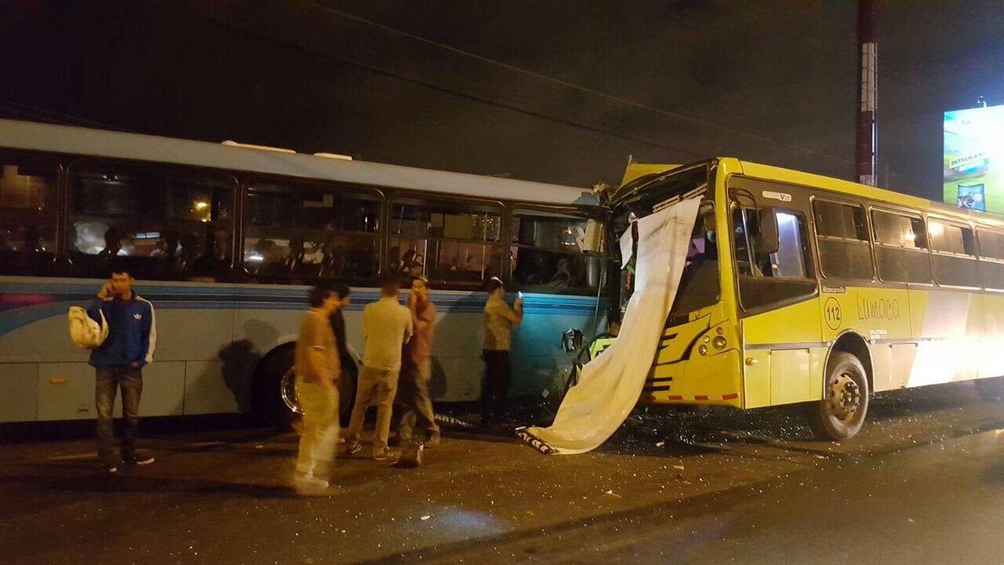 Choque Entre Dos Buses Deja Cuatro Heridos Graves Y 30 Golpeados La Nación 8723