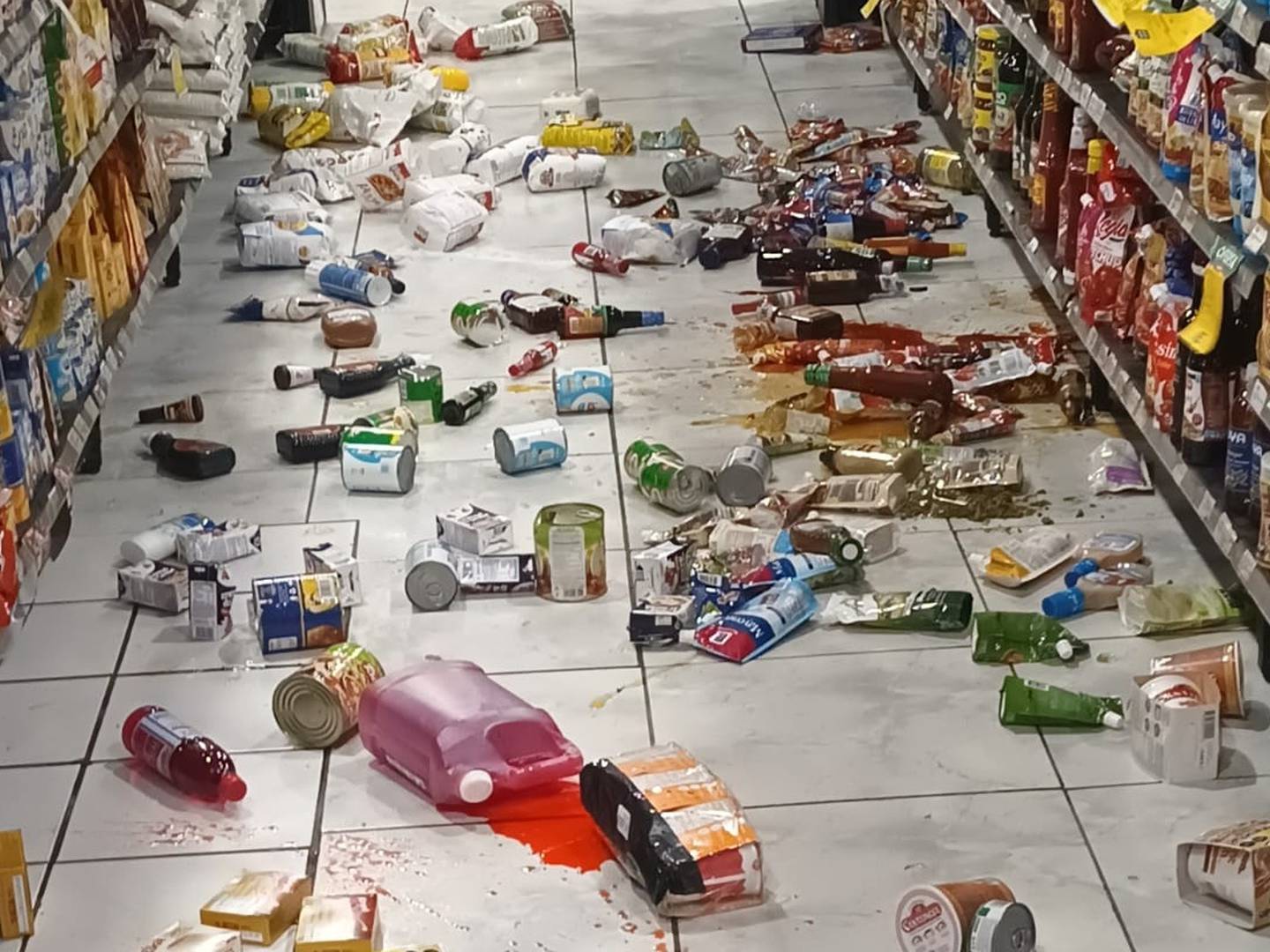 En Laurel de Corredores hubo caída de objetos en supermercados. Foto: Cortesía CNE.