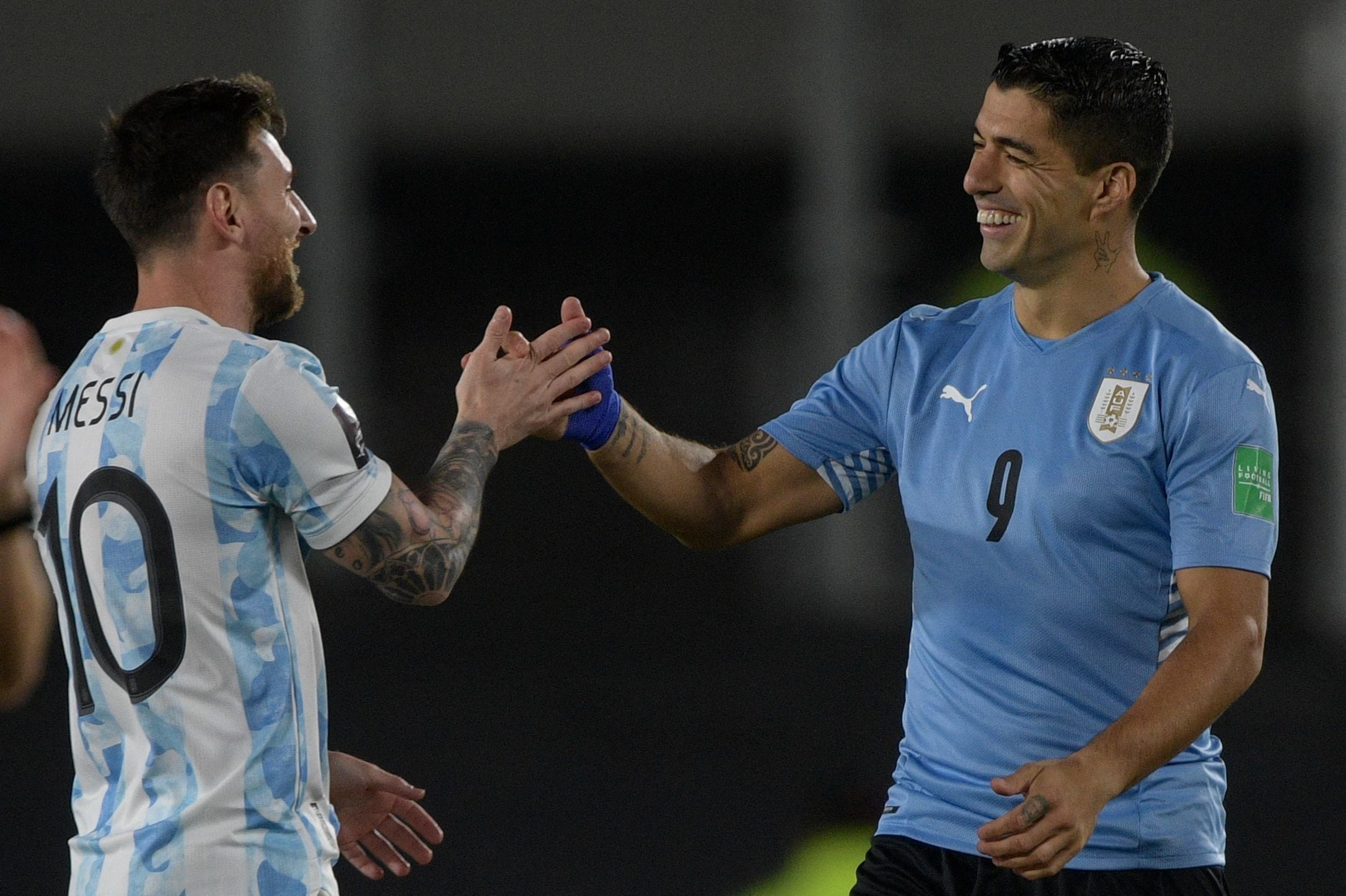 El argentino Lionel Messi y el uruguayo Luis Suárez, grandes amigos y excompañeros en el Barcelona, se enfrentarán nuevamente en la Copa América 2024.