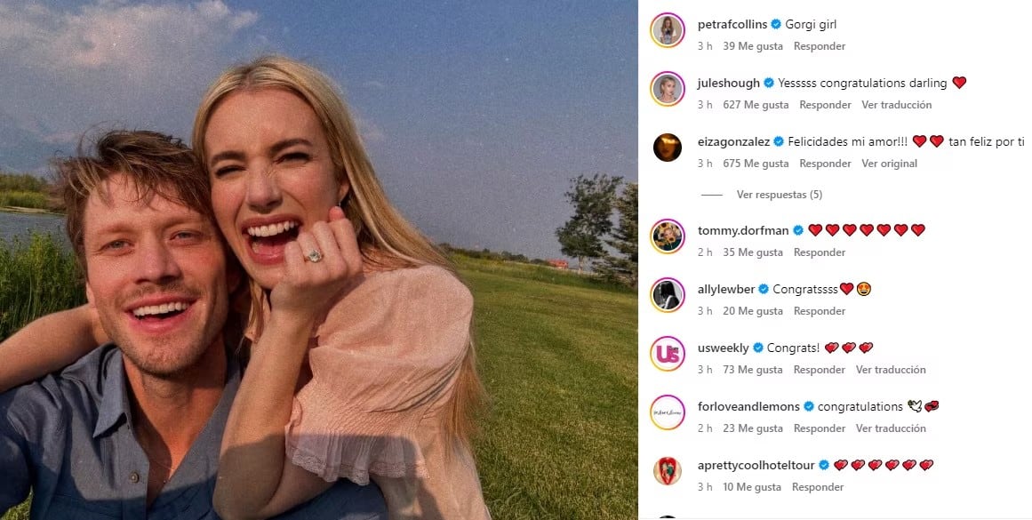 Emma Roberts y Cody John, pareja desde 2022. La actriz compartió la feliz noticia en redes sociales.