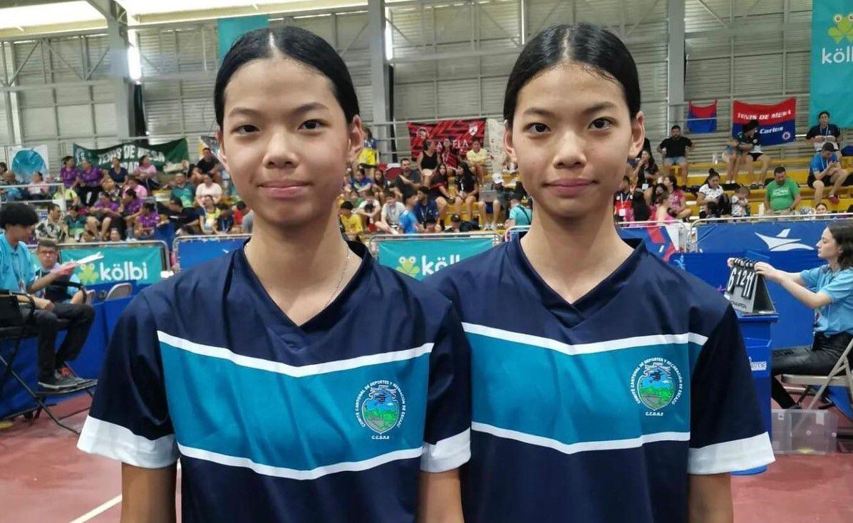 Las gemelas chinas Yu Lei Chen Cen y Yu Bei Chen Cen se dejaron la medalla de oro en dobles femenino en la categoría U 13. Cortesía Icoder