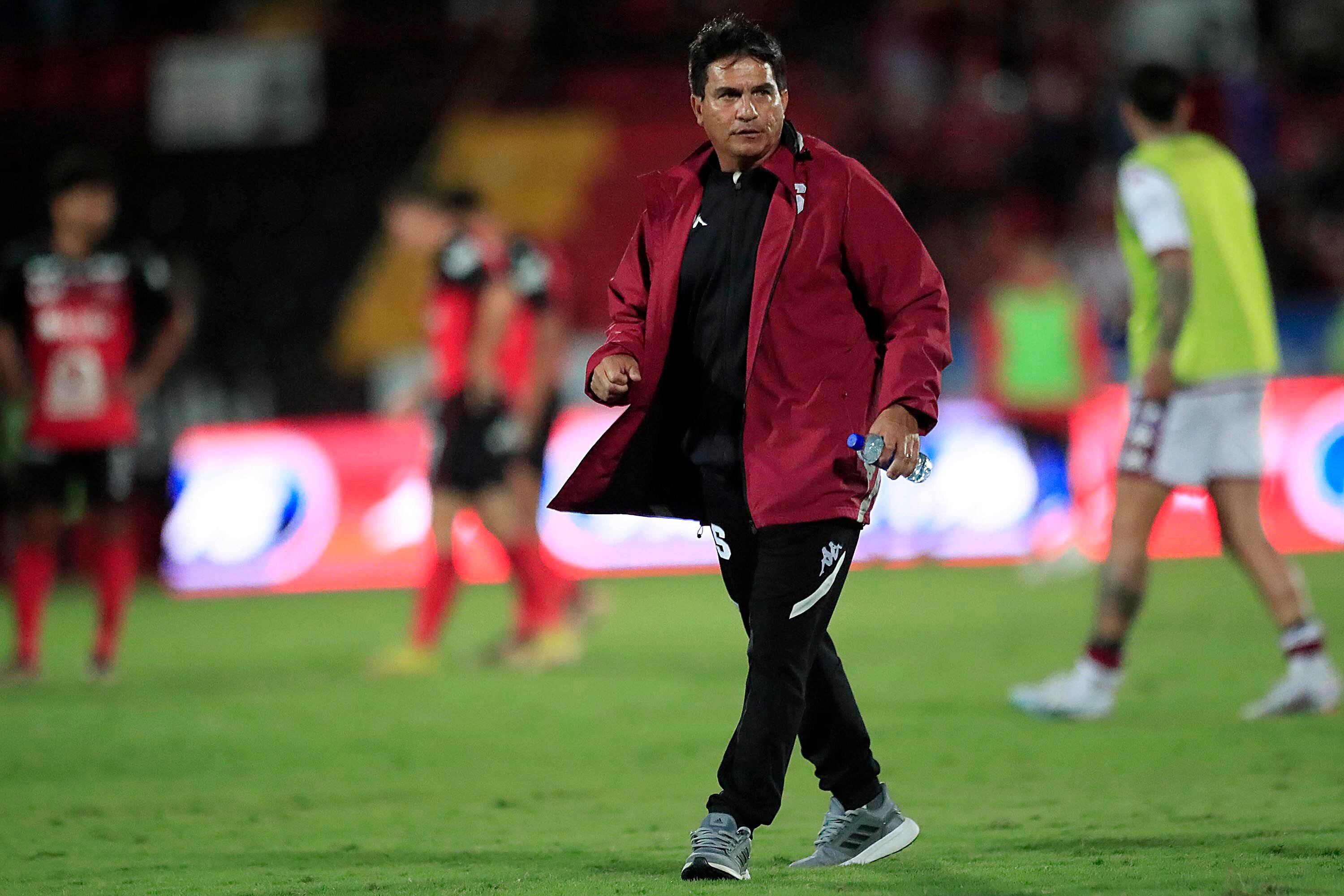 Vladimir Quesada, técnico de Saprissa, no cree que la ausencia de Marcel Hernández beneficie a su equipo. 