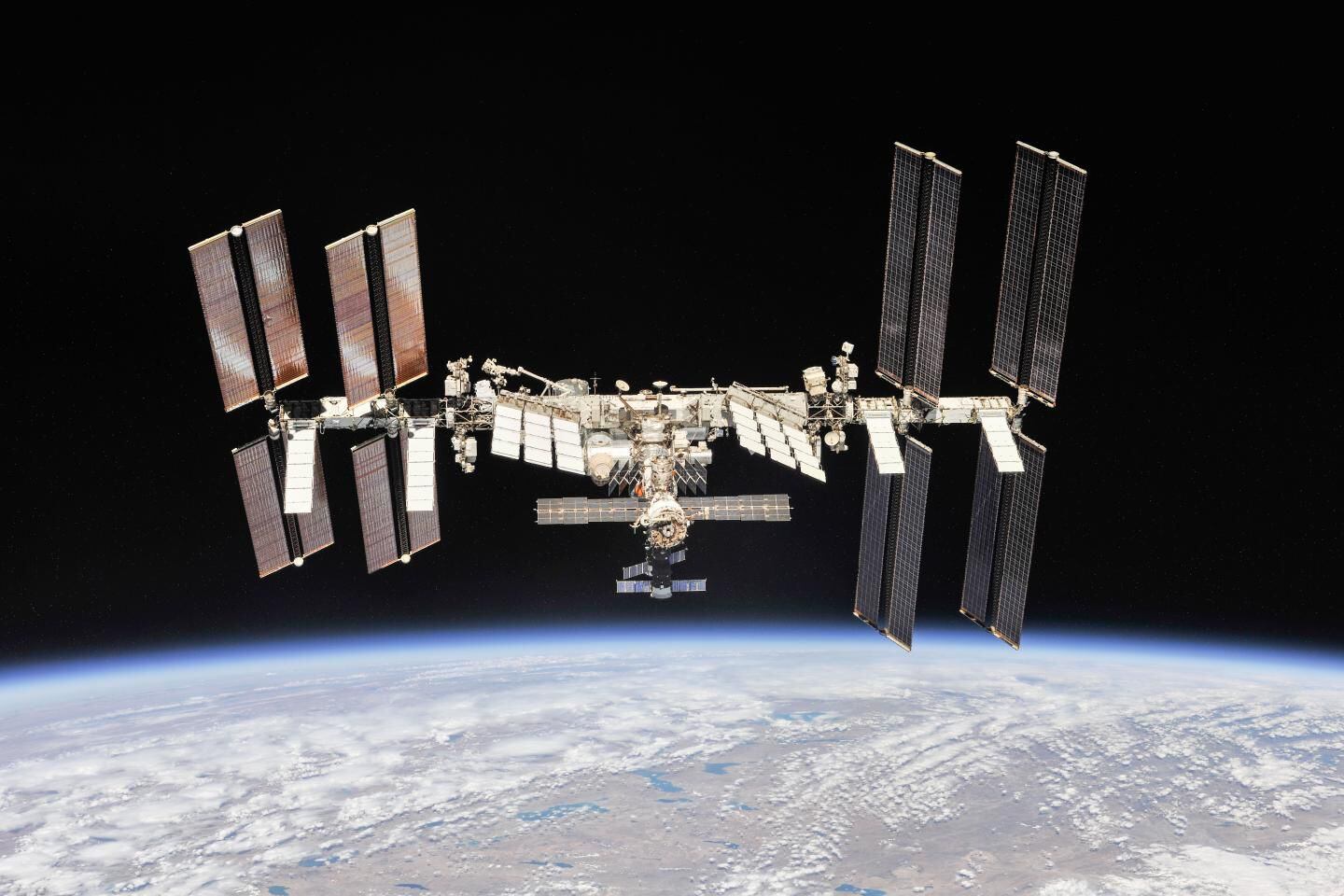 Esta es la Estación Espacial Internacional (EEI) fotografiada por una misión de la Soyuz.
