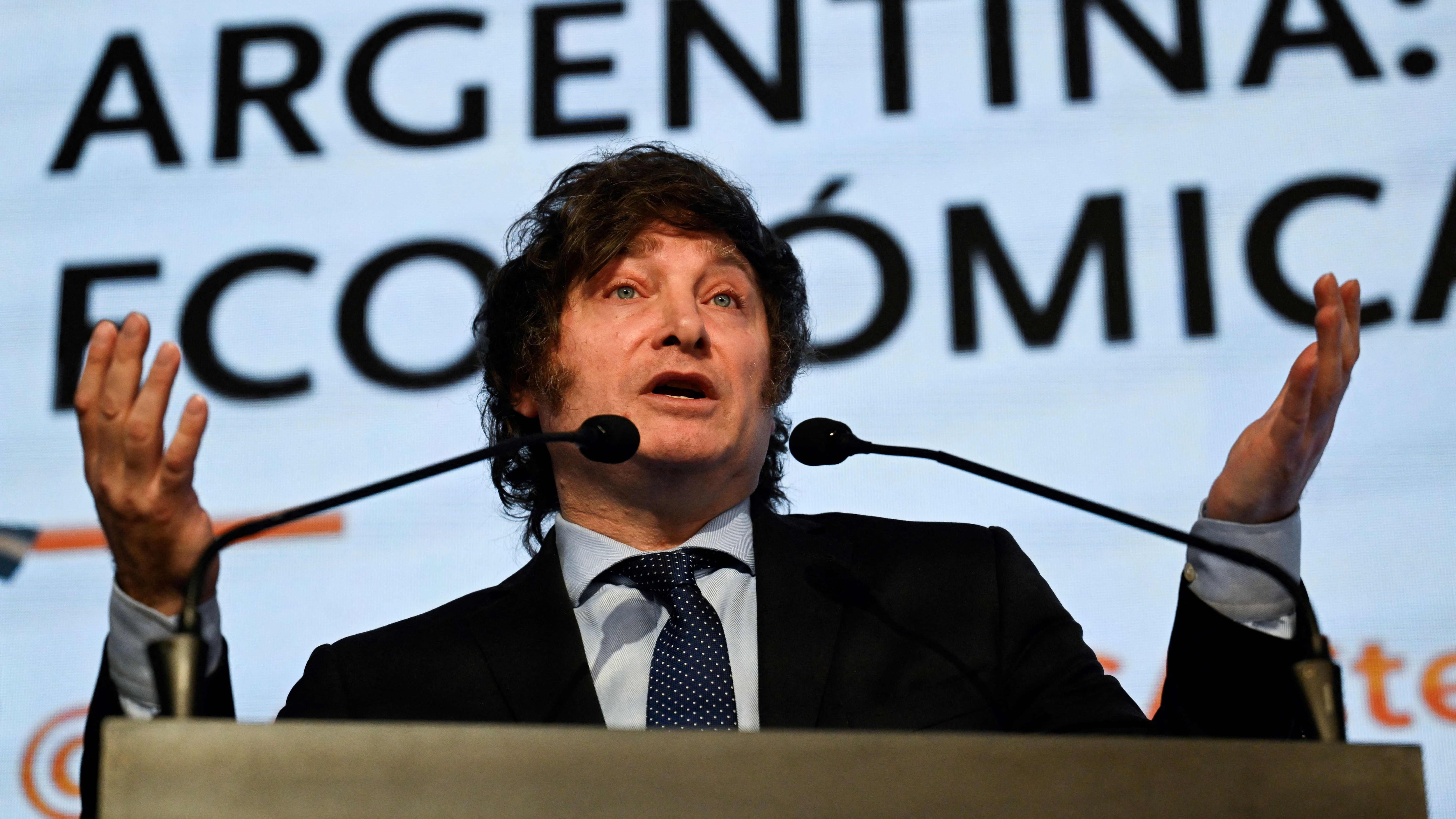 Javier Milei, líder argentino de la ultraderecha, optó por un foro conservador en Brasil en lugar de asistir a la cumbre del Mercosur en Asunción.