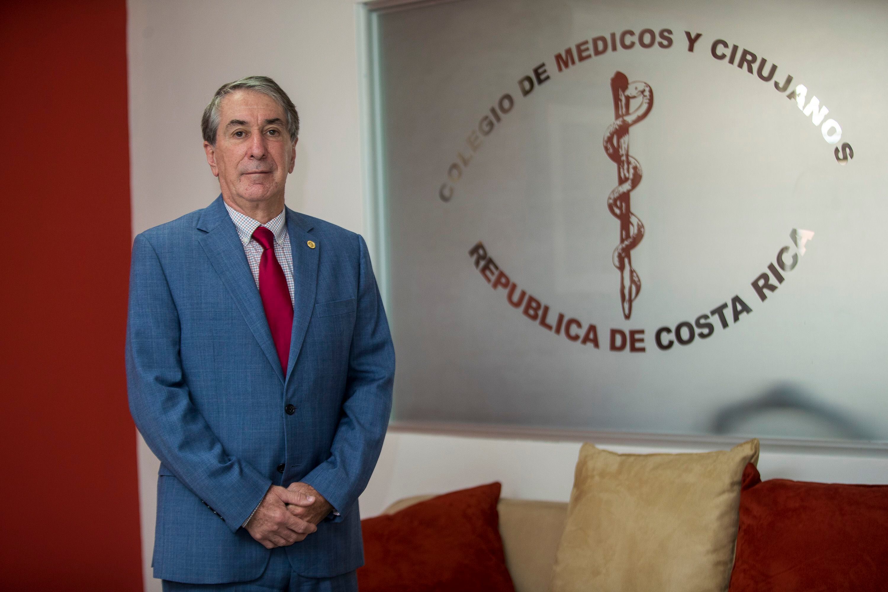 Mauricio Guardia preside el Colegio de Médicos y Cirujanos de Costa Rica. 
