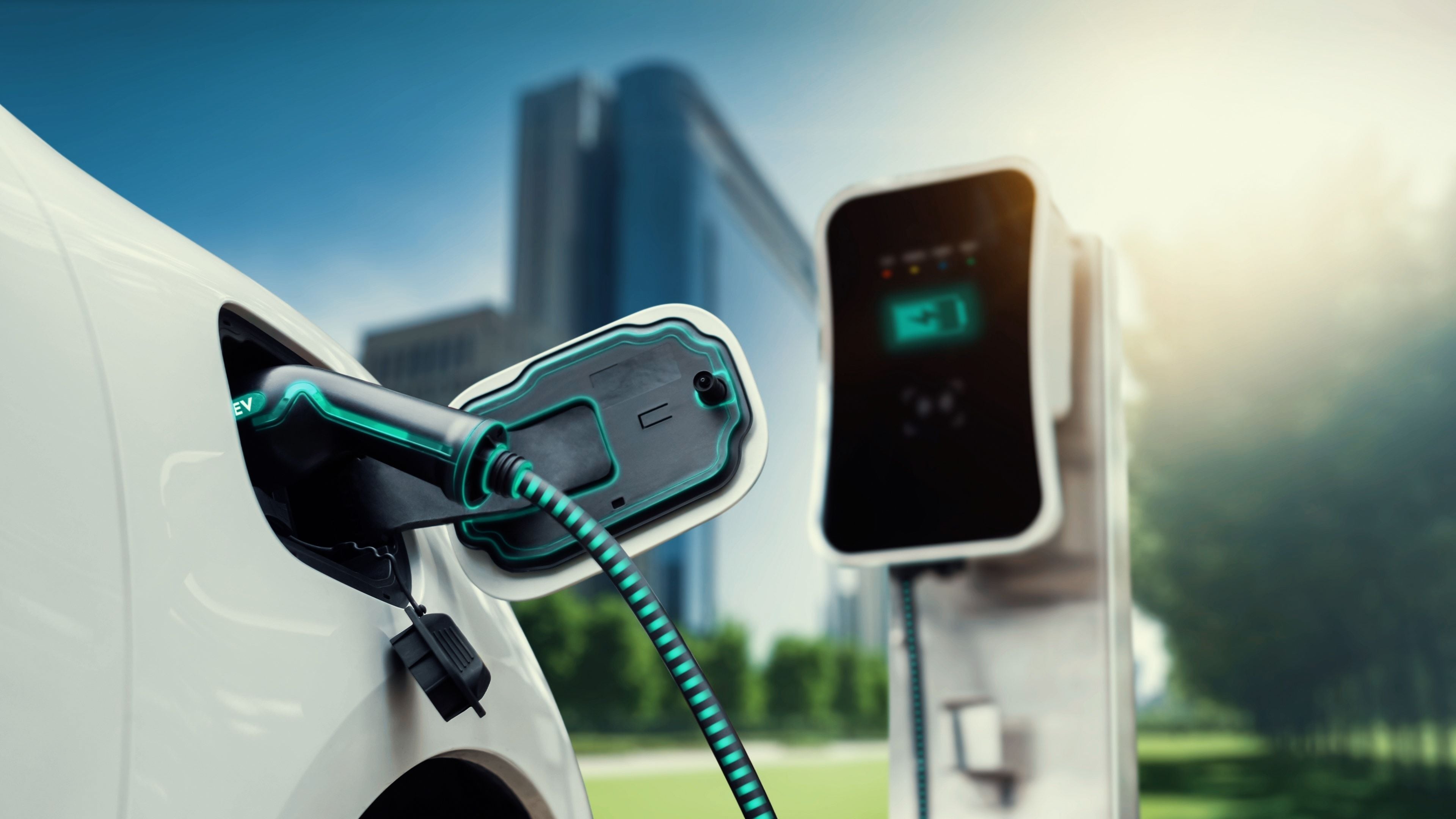 Los autos eléctricos utilizan baterías recargables de iones de litio.