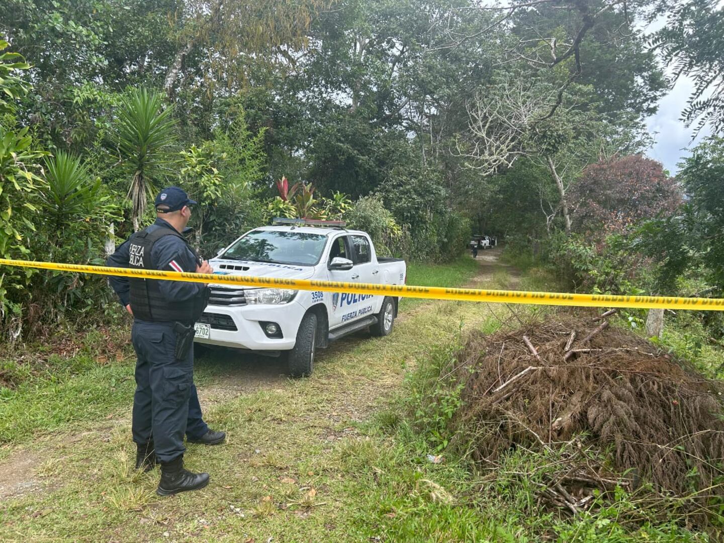 Pedestrian follows blood trail and discovers two murdered men in Cartago