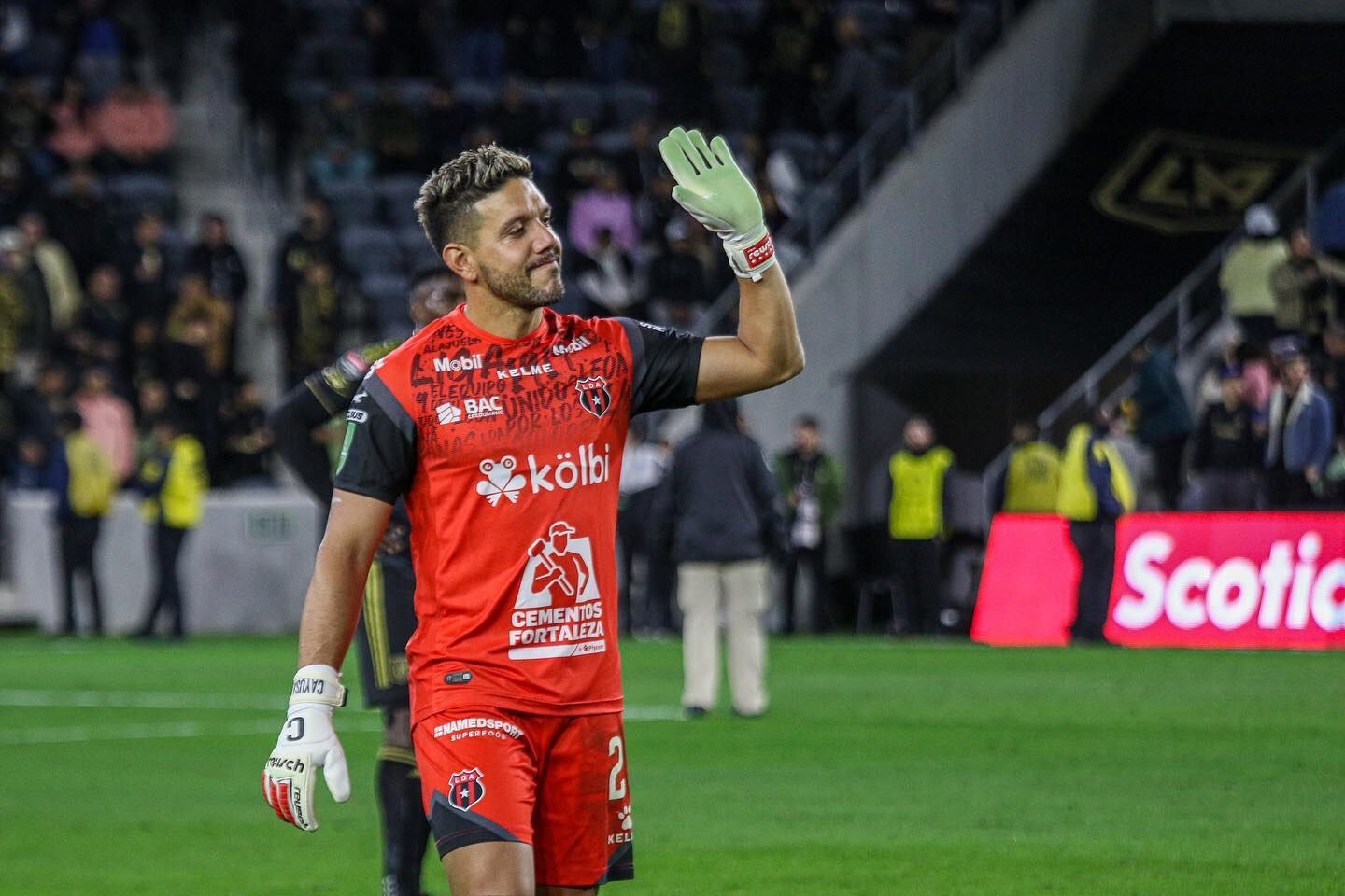 Alajuelense renueva el contrato del jugador que muchas veces le salvó la  tanda | La Nación