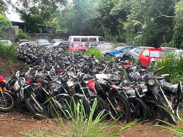 Motos en el depósito de Cosevi, Naranjo, Alajuela, donde es posible ver su deterioro