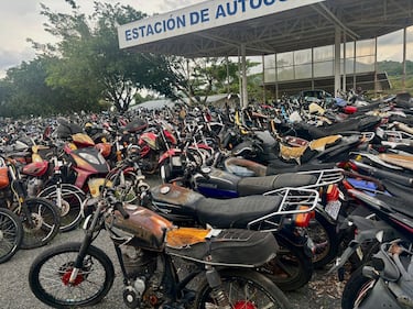 Motos en el depósito de Cosevi, Naranjo, Alajuela, donde es posible ver su deterioro