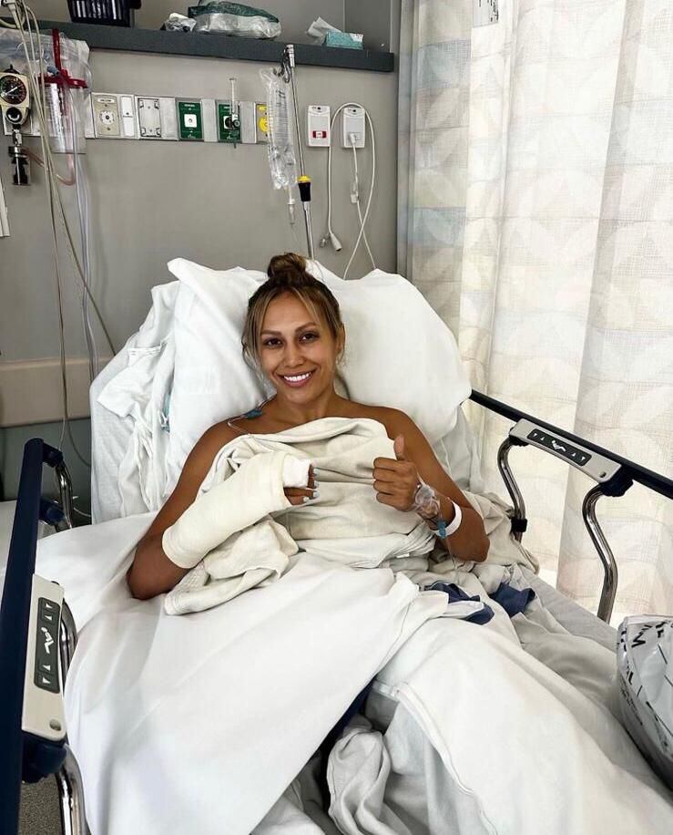 Seniesa Estrada fue operada el pasado 12 de setiembre del dedo índice de su mano derecha y no peleará hasta principios del 2024. Tomada de Instagram