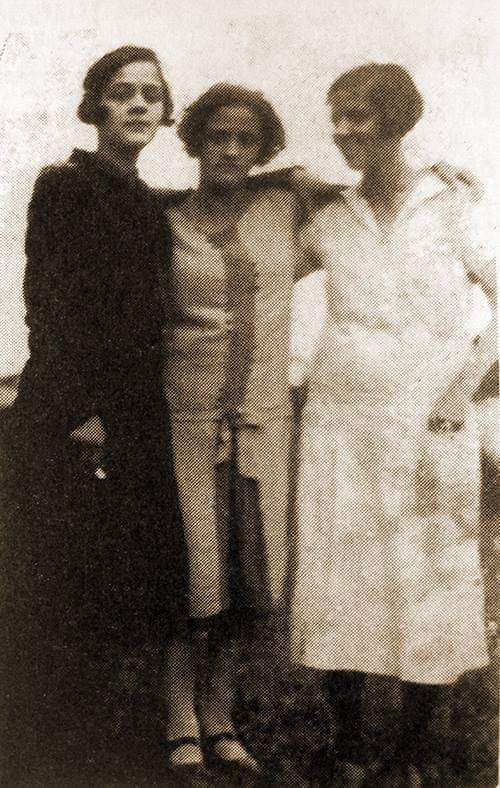 Adela Ferreto, Emilia Prieto y Luisa González en 1923. Ferreto y González escribieron obras teatrales sobre Pinocho.