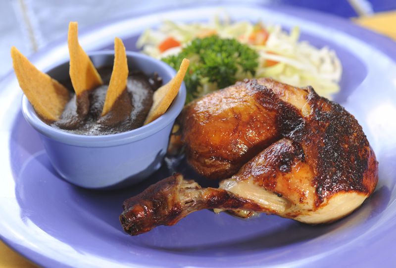 Pollo asado: el sabor que abraza la leña | La Nación