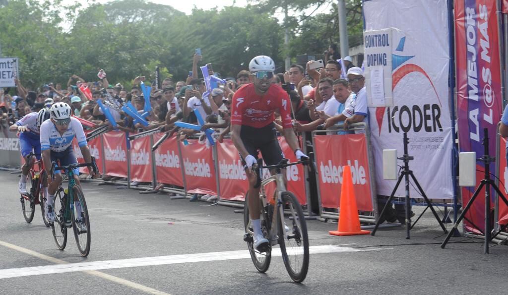 Daniel Boniilla fue el vencedor de la primera etapa de la Vuelta a Costa Rica Telecable, en Liberia. Fotografía: Juan Diego Villarreal