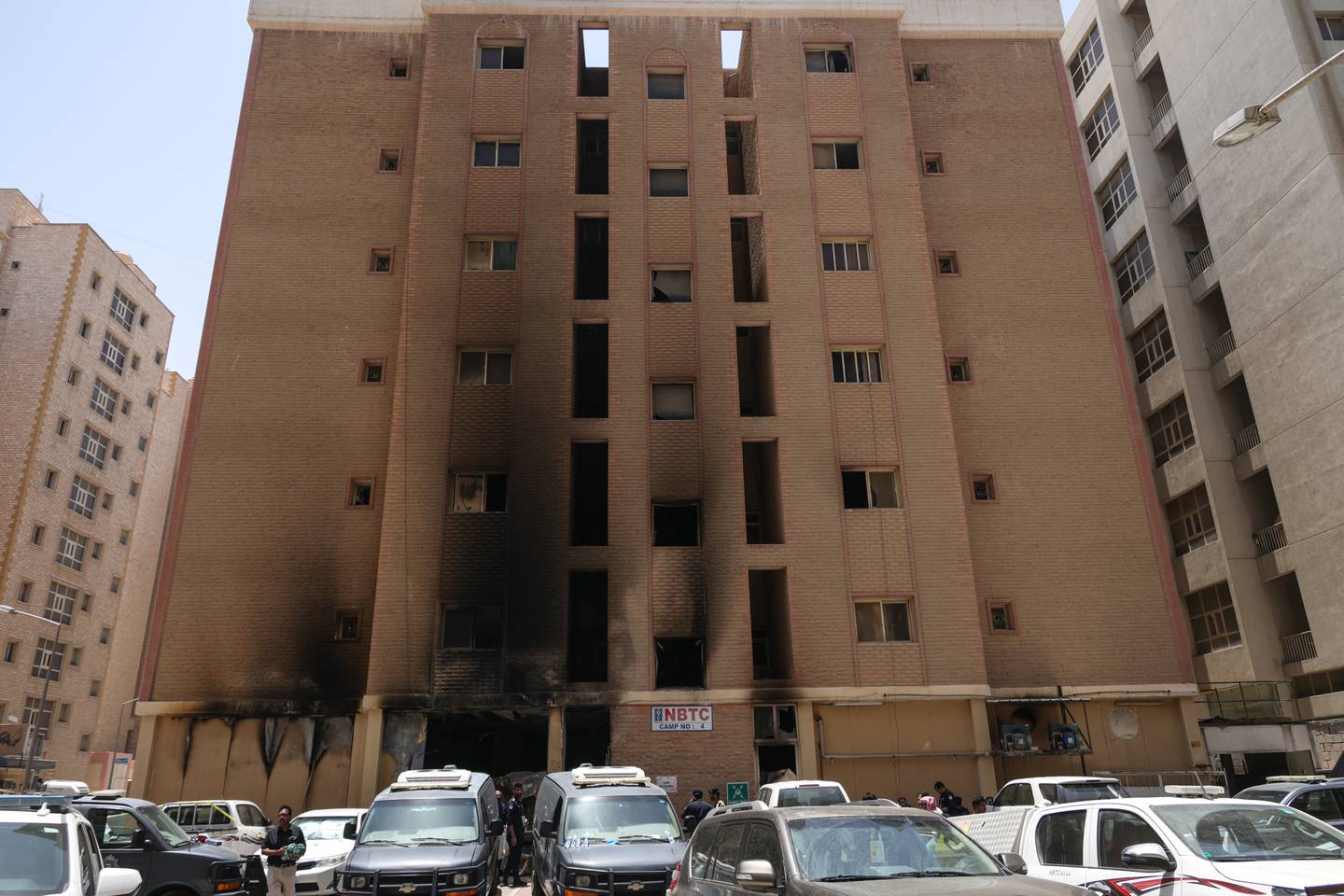 El dueño del edificio fue detenido como parte de una investigación por posible negligencia. El ministro del Interior, jeque Fahd al Yusef, afirmó que solicitaría la evacuación de todos los edificios en los suburbios que no cumplan con las normas de seguridad.