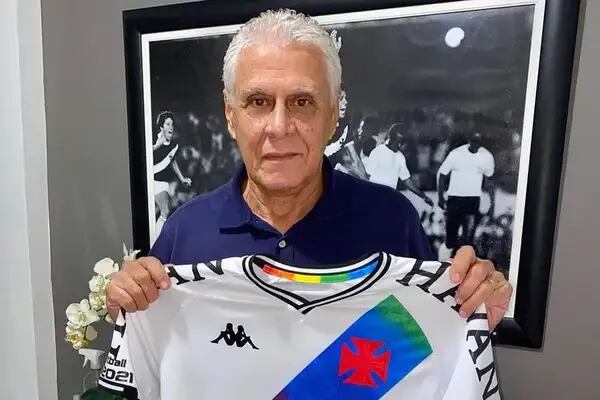 Carlos Roberto de Oliveira, Dinamita, anotó para el Vasco da Gama 708 goles en 1.110 partidos, desde 1971 hasta 1979. (Foto Twitter).